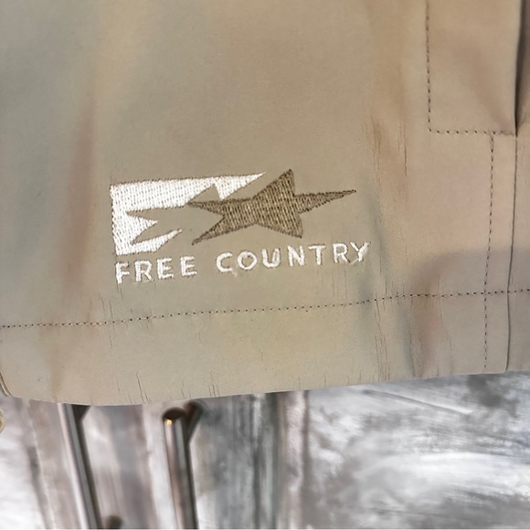 Free Country Tan Jacket. Never heard of this brand! Looked and wow REVERSAL. - Picture 6 of 6